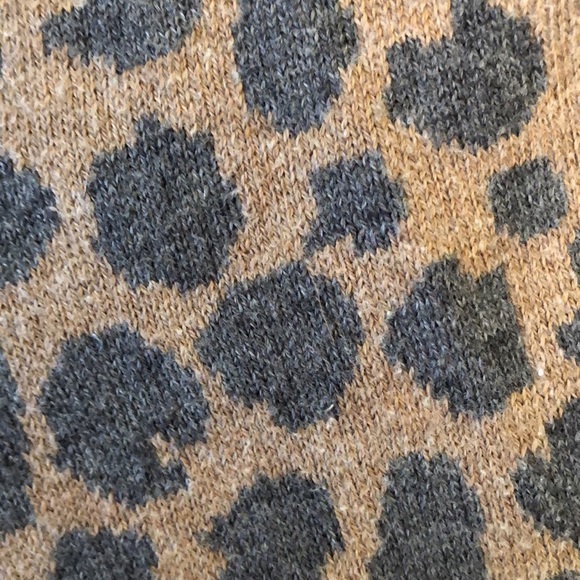 Leopard print v neck sweater - Picture 4 of 4